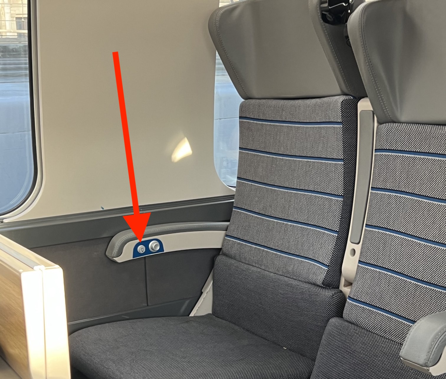 Another view of the poorly positioned button